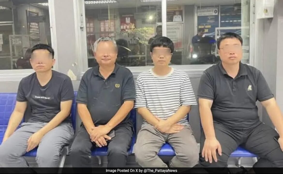 4 మంది చైనీస్ పురుషులు కూలిపోయిన బ్యాంకాక్ సైట్ నుండి పత్రాలను "తొలగించడానికి" ప్రయత్నిస్తారు, అదుపులోకి తీసుకున్నారు
