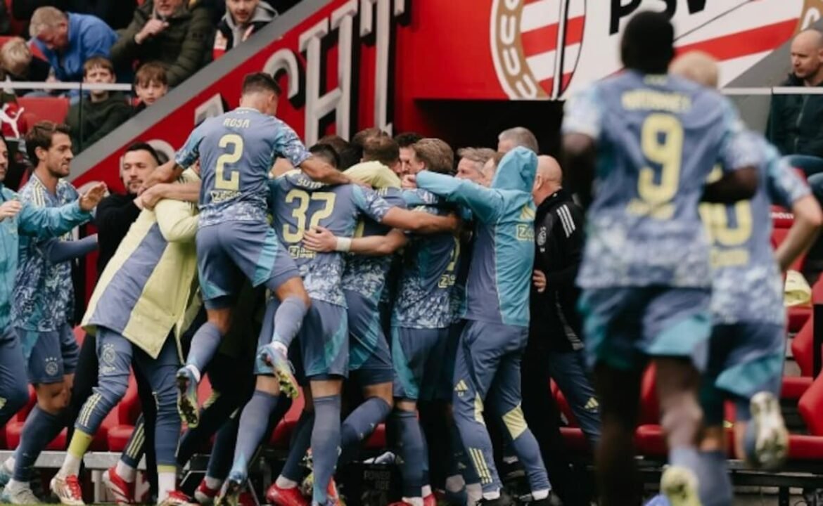 అజాక్స్ ఎడ్జ్ 37 వ ఎరెడివిసీ టైటిల్‌కు దగ్గరగా, ఆర్చ్-ప్రత్యర్థులను పిఎస్‌వి ఐండ్‌హోవెన్ 2-0తో ఓడించండి
