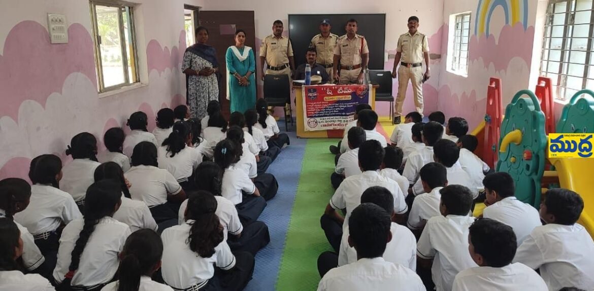 మోసపూరితమైన మోసపూరితమైన, యాప్ లతో లతో లతో
