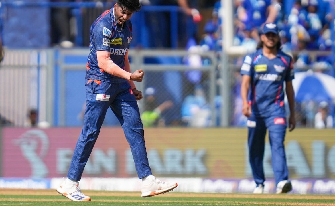 LSG యొక్క 156.7 కిలోమీటర్ల సంచలనం రోహిత్ శర్మ 2 సిక్సర్లు కొట్టడానికి యాదవ్ యొక్క ఖచ్చితమైన సమాధానం - చూడండి
