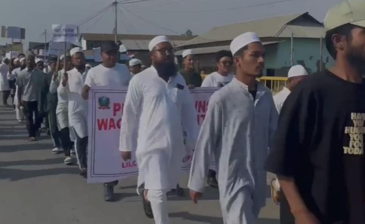 ఇంఫాల్ వ్యాలీలోని కొన్ని ప్రాంతాల్లో వక్ఫ్ చట్టానికి వ్యతిరేకంగా భారీ నిరసనలు
