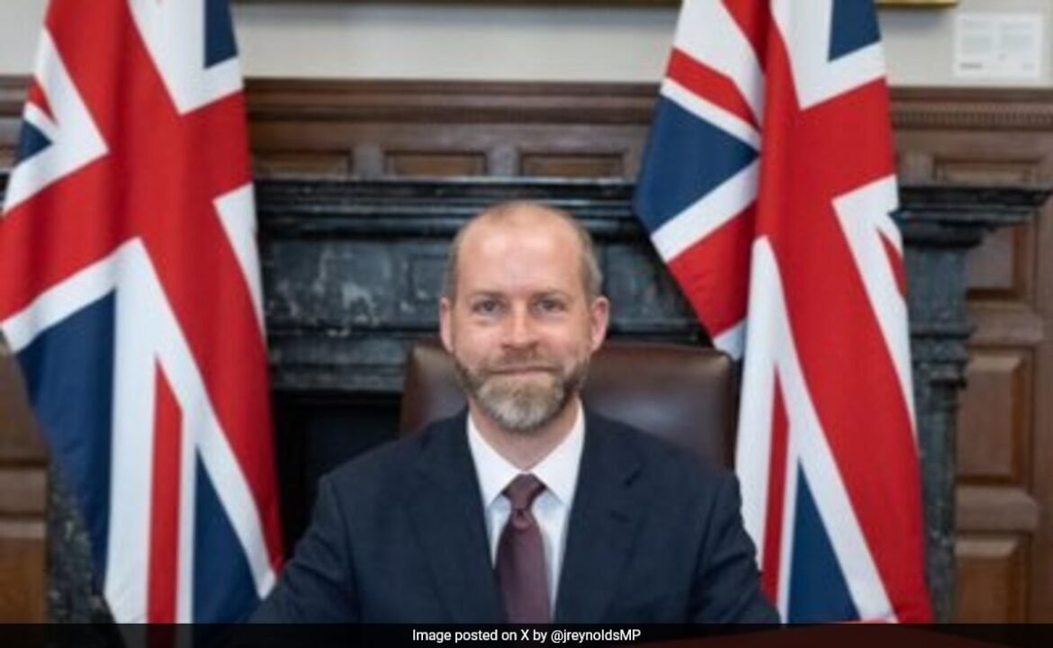 ఉక్కు పరిశ్రమ కోసం చైనా సంస్థను అనుమతించడానికి "అమాయక" అని UK మంత్రి చెప్పారు
