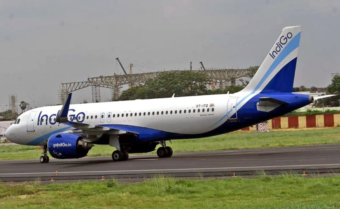 ఎయిర్ ఇండియా, ఇండిగో పాక్ గగనతలాన్ని మూసివేసిన తరువాత విమానాలపై ప్రభావం గురించి హెచ్చరిస్తుంది
