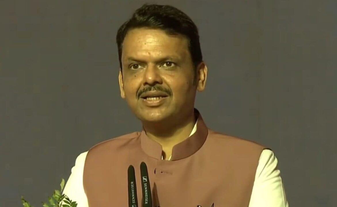 క్లాస్ 10 పరీక్షలో దేవేంద్ర ఫడ్నవిస్ కుమార్తె 92.6% స్కోర్లు
