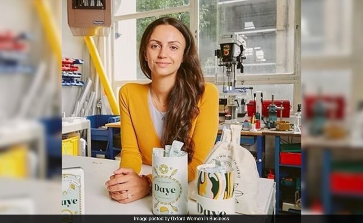 జుట్టు, పళ్ళతో తిత్తికి బాధాకరమైన కాలాలతో UK మహిళ యొక్క 20 సంవత్సరాల యుద్ధం
