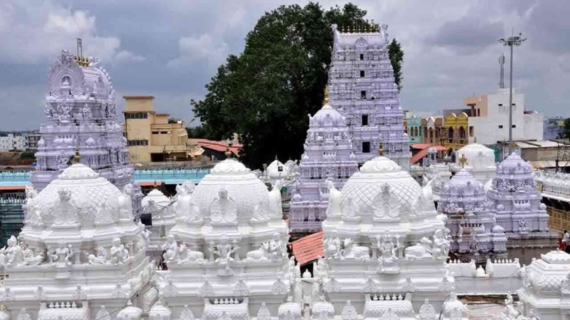 జూన్ 15 నుండి భక్తులకు రాజన్న ఆలయ దర్శనాలు నిలిపివేత నిలిపివేత
