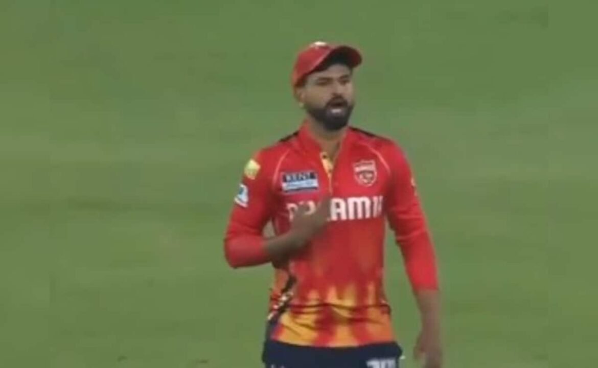 "నన్ను మొదట అడగండి": శ్రీయాస్ అయ్యర్ పంజాబ్ కింగ్స్ సహచరుడి వద్ద ఫ్యూమింగ్ ఎట్ డార్ఎస్ కాల్ ఇన్ గేమ్ వర్సెస్ ఎస్‌ఆర్‌హెచ్. చూడండి
