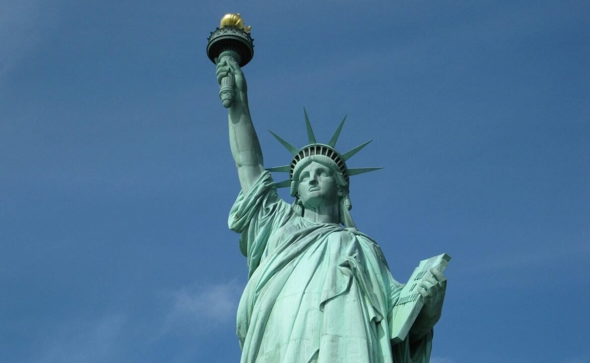 న్యూయార్క్‌లోని హడ్సన్ నదిలో హెలికాప్టర్ క్రాష్ అవుతుంది, మరణాలు భయపడ్డాయి: నివేదికలు
