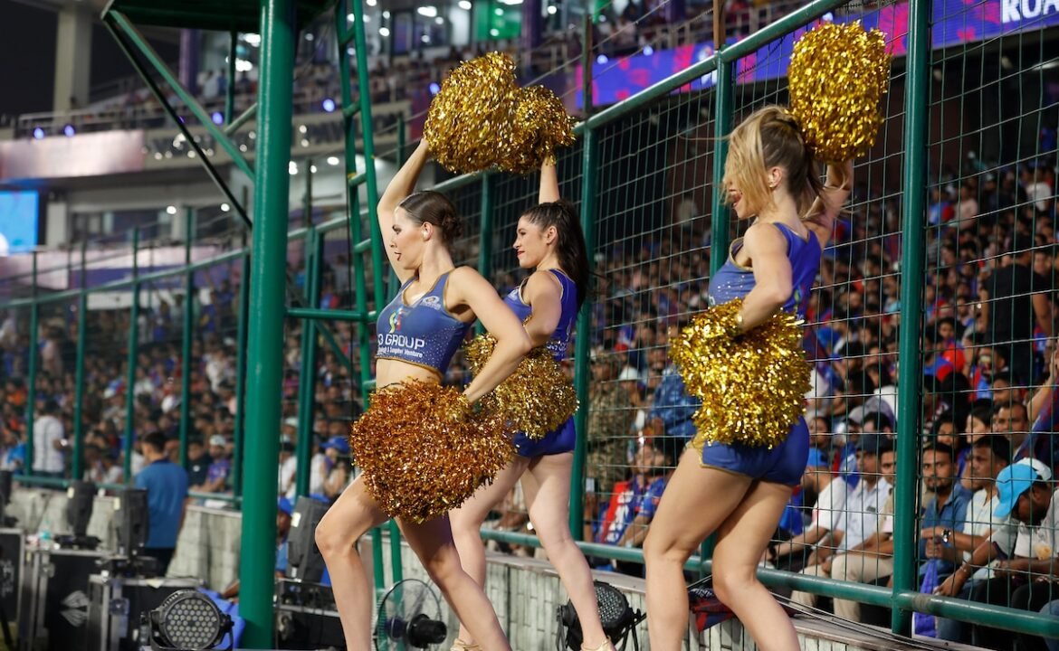 పహల్గామ్ దాడి: MI vs SRH మ్యాచ్‌లో బ్లాక్ ఆర్మ్‌బ్యాండ్‌లు, చీర్లీడర్లు లేదా బాణసంచా ధరించే ఆటగాళ్ళు, చీర్లీడర్లు లేదా బాణసంచా
