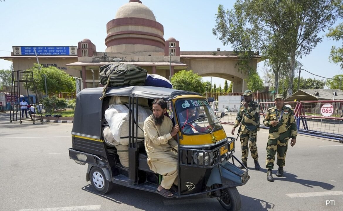 పాకిస్తాన్ జాతీయులు భారతదేశాన్ని విడిచిపెట్టడంలో విఫలమయ్యారు 3 సంవత్సరాల జైలు శిక్ష, రూ .3 లక్షలు జరిమానా
