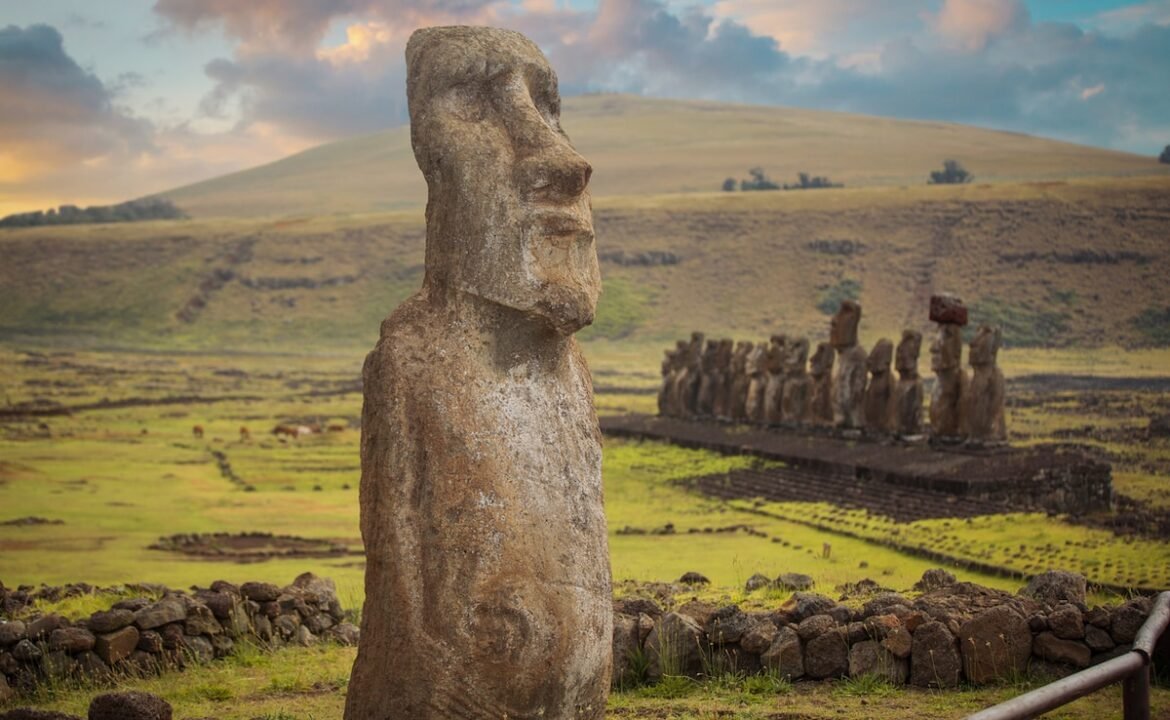 ప్రపంచవ్యాప్తంగా 8 మర్మమైన ఆకర్షణలు మరియు వాటి వెనుక ఉన్న వికారమైన కథలు
