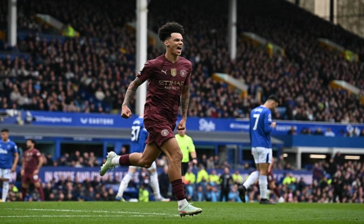 మాంచెస్టర్ సిటీ మొదటి ఐదు బిడ్ను పెంచుతుంది, సౌతాంప్టన్ స్నాచ్ లేట్ లెవెలర్
