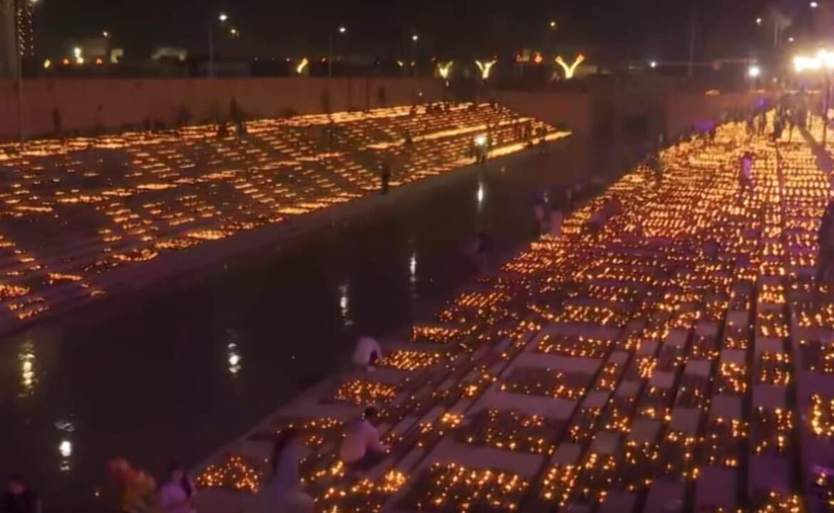 రామ్ నవమి సందర్భంగా అయోధ్యలో 2.5 లక్షలకు పైగా మట్టి దీపాలు వెలిగిపోయాయి
