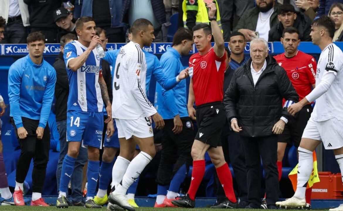 రియల్ మాడ్రిడ్ బార్సిలోనాపై వేడిని ఉంచండి, అలెవ్‌లపై 1-0 తేడాతో విజయం సాధించింది; కైలియన్ Mbappe పంపబడింది
