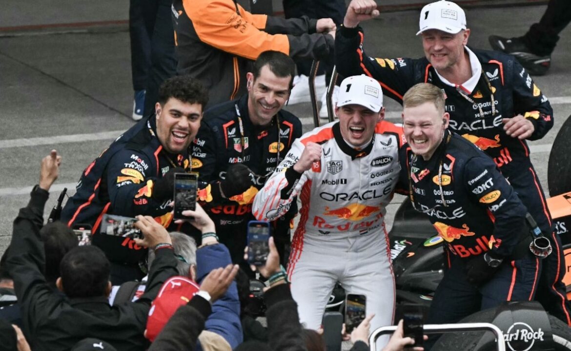 రెడ్ బుల్ యొక్క మాక్స్ వెర్స్టాప్పెన్ లాండో నోరిస్ నుండి జపనీస్ జిపిని గెలుచుకున్నాడు
