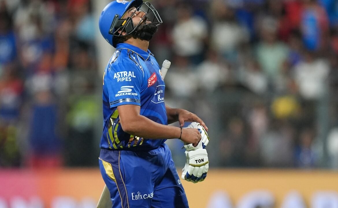 "రోహిత్ శర్మ సహాయం చేయలేదు": ముంబై ఇండియన్స్ బ్యాటింగ్ ఆర్డర్‌లో మాజీ కెప్టెన్‌ను తగ్గించమని కోరారు
