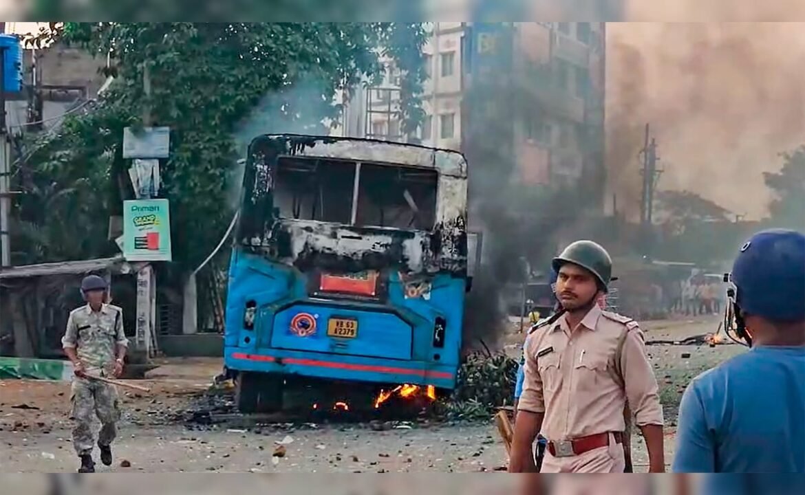 వక్ఫ్ చర్యపై బెంగాల్ హింస సందర్భంగా ఇద్దరు తండ్రికి, కొడుకు హత్యకు ఇద్దరు అరెస్టు చేశారు
