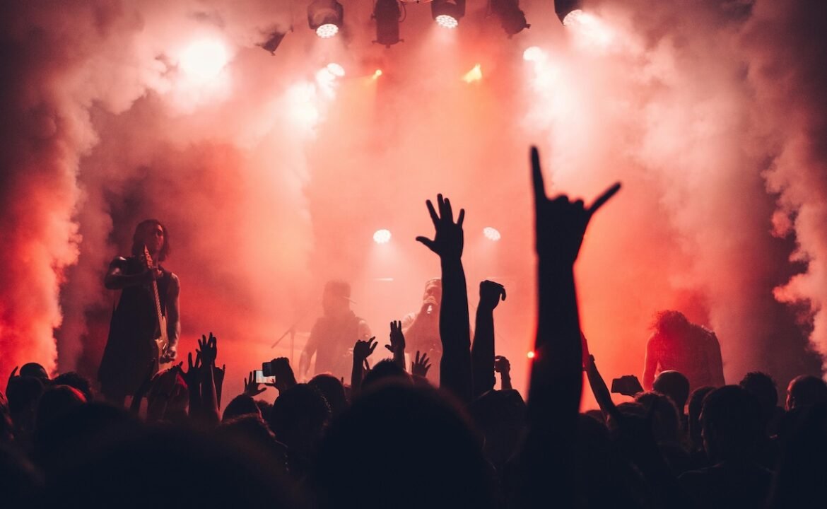 స్థానికులు సంగీతాన్ని "హింస యొక్క రూపం" అని పిలిచిన తరువాత డ్యాన్స్ ఫెస్టివల్ రద్దు చేయబడింది
