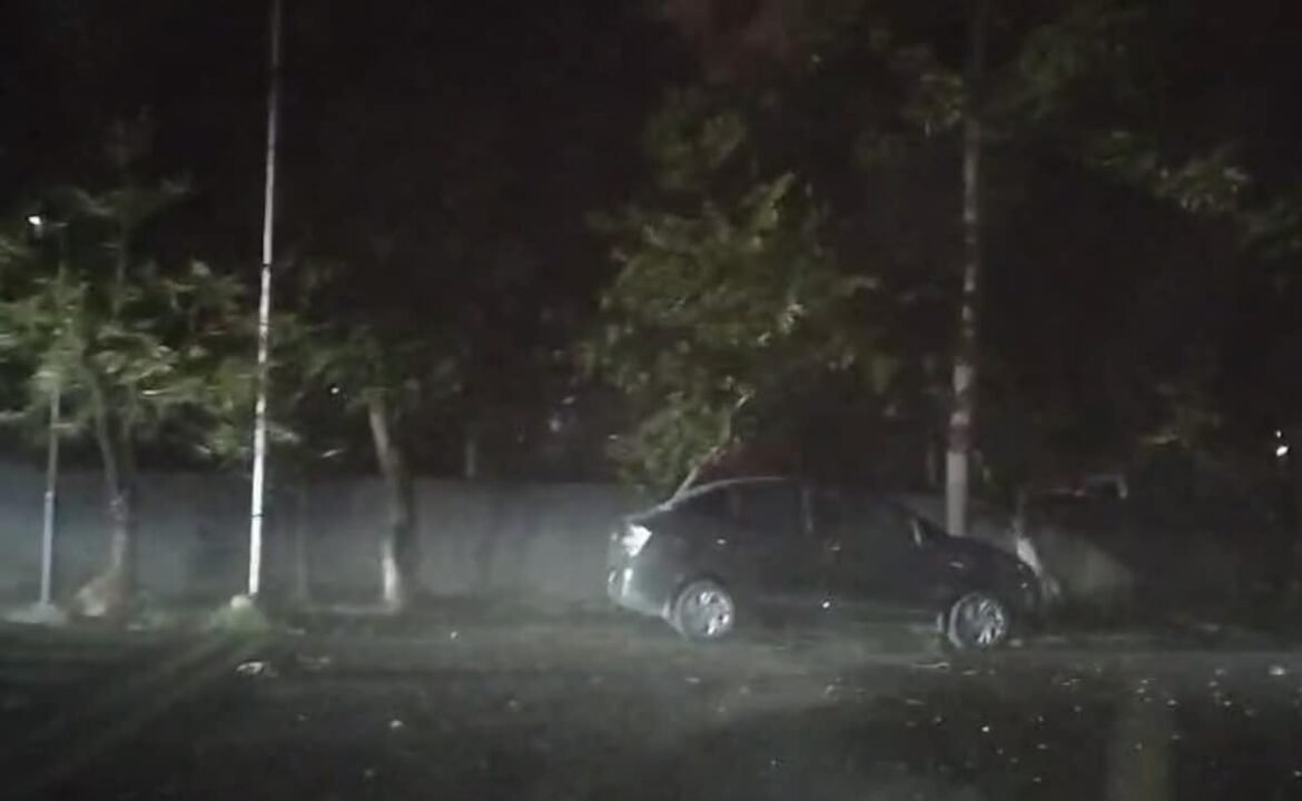 Delhi ిల్లీ మరియు సమీప ప్రాంతాలలో భారీ తుఫాను, విద్యుత్ కోతలు నివేదించాయి
