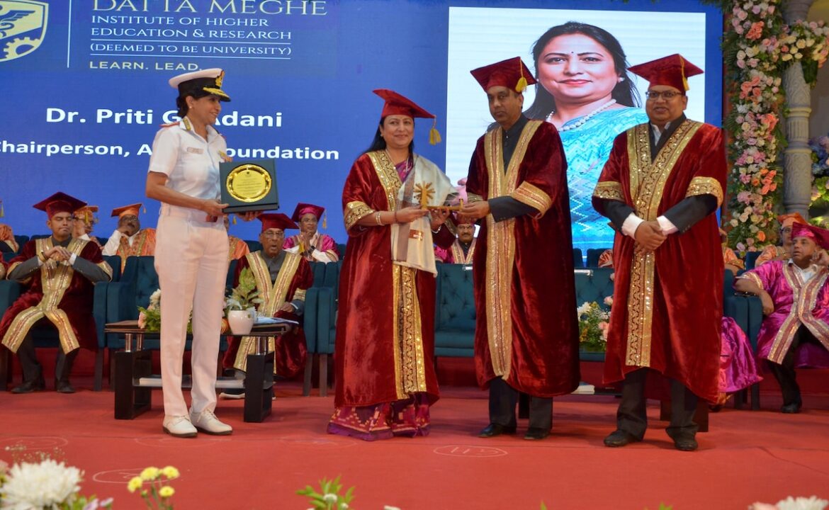 అదానీ ఫౌండేషన్ చైర్‌పర్సన్ ప్రీతి అదానీ సాంఘిక సంక్షేమానికి సహకారం కోసం గౌరవ డిగ్రీని ప్రదానం చేశారు
