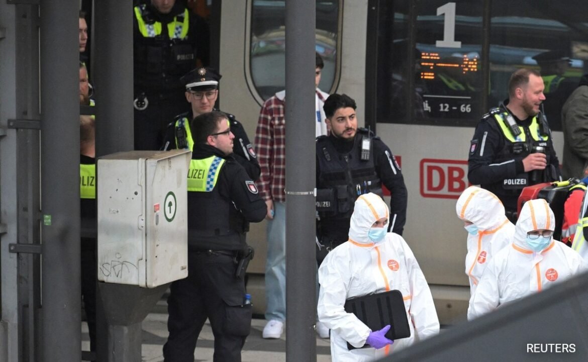 జర్మనీ హాంబర్గ్ స్టేషన్‌లో కత్తి దాడిలో కనీసం 12 మంది గాయపడ్డారు: నివేదిక
