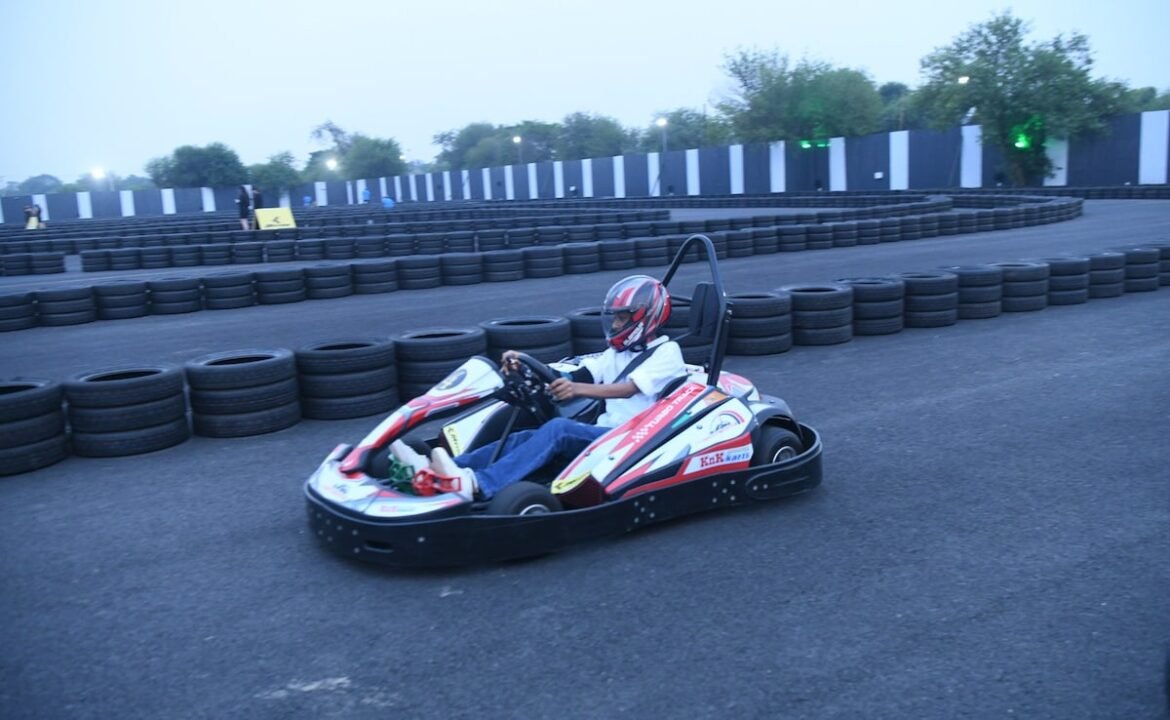 టర్బో ట్రాక్ అనే కొత్త గో-కార్ట్ సౌకర్యం గురుగ్రామ్‌లో ప్రారంభమైంది
