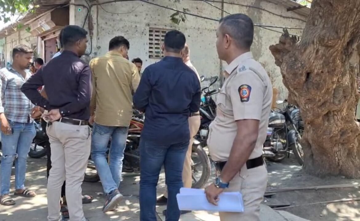 థానే మ్యాన్ భార్యను కనుగొంటాడు, 3 కుమార్తెలు ఇంట్లో చనిపోయారు, సూసైడ్ నోట్ కోలుకుంది
