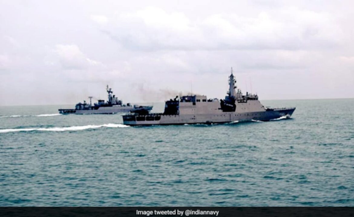 పాక్ భారతదేశంపై దాడి చేయడానికి ప్రయత్నించిన తరువాత అరేబియా సముద్రంలో నావికా ఒప్స్ ప్రారంభమవుతాయి: మూలాలు
