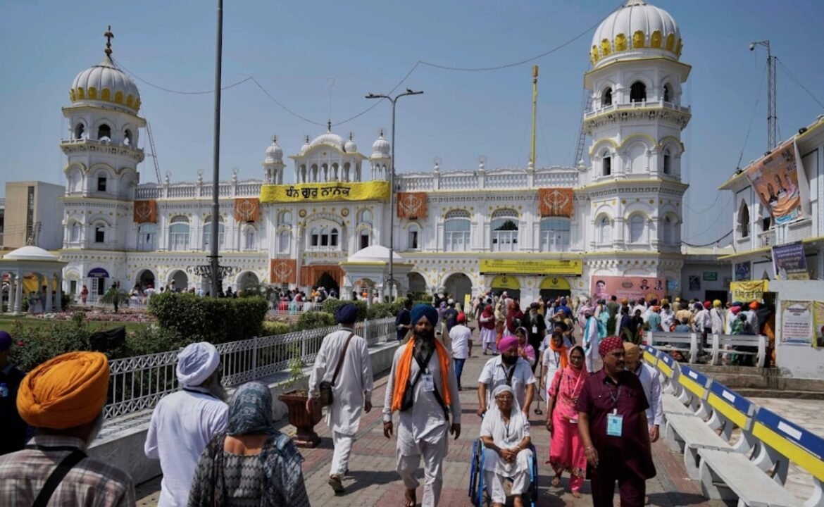 పాక్ లోని నంకనా సాహిబ్ గురుద్వారాపై భారతీయ సమ్మెల వాదనలు సెంటర్ డీబంక్స్
