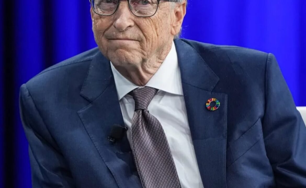 బిల్ గేట్స్ ఎలోన్ మస్క్ పేద పిల్లలను చంపాడని మరియు 2045 నాటికి 200 బిలియన్ డాలర్లు ఇస్తామని ప్రతిజ్ఞ చేశాడు
