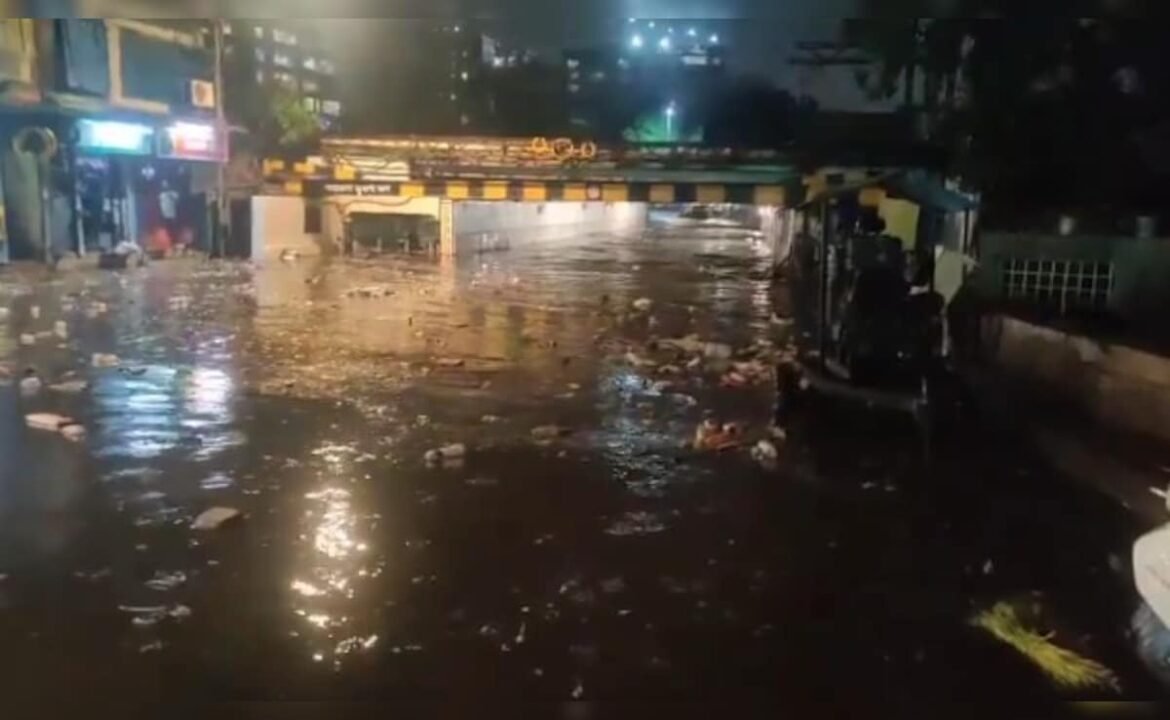 భారీ వర్షం ముంబై పూణే మహారాష్ట్రలో గందరగోళానికి కారణమవుతుంది
