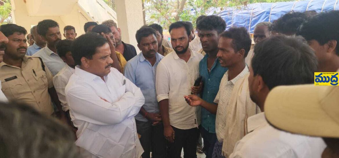 రైతులను ఇబ్బందులకు గురిచేస్తే చర్యలు చర్యలు
