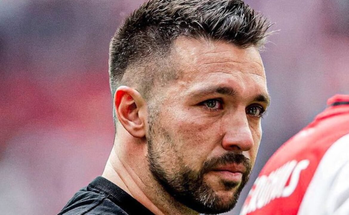 'విభిన్న దర్శనాలు' కారణంగా ఫ్రాన్సిస్కో ఫారియోలీ అజాక్స్ కోచ్ పదవికి రాజీనామా చేశాడు
