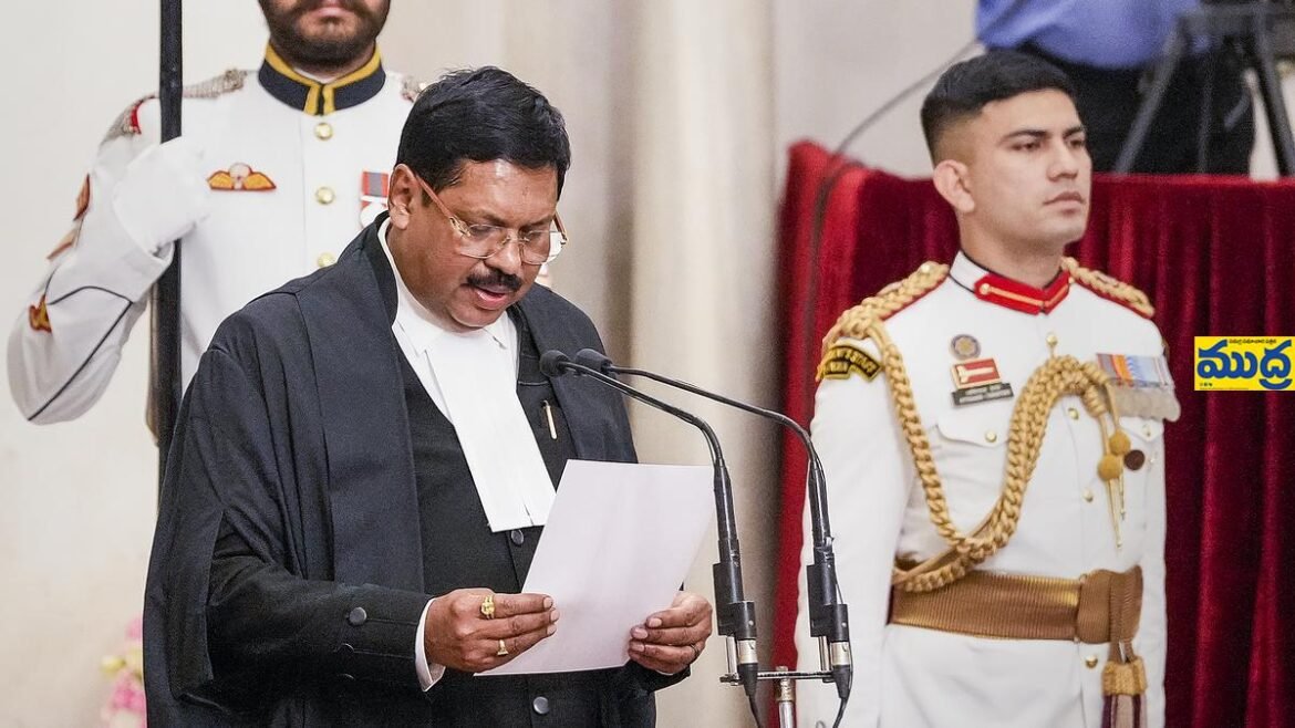 సీజేఐగా జస్టిస్ ఆర్ గవాయ్ ప్రమాణ స్వీకారం
