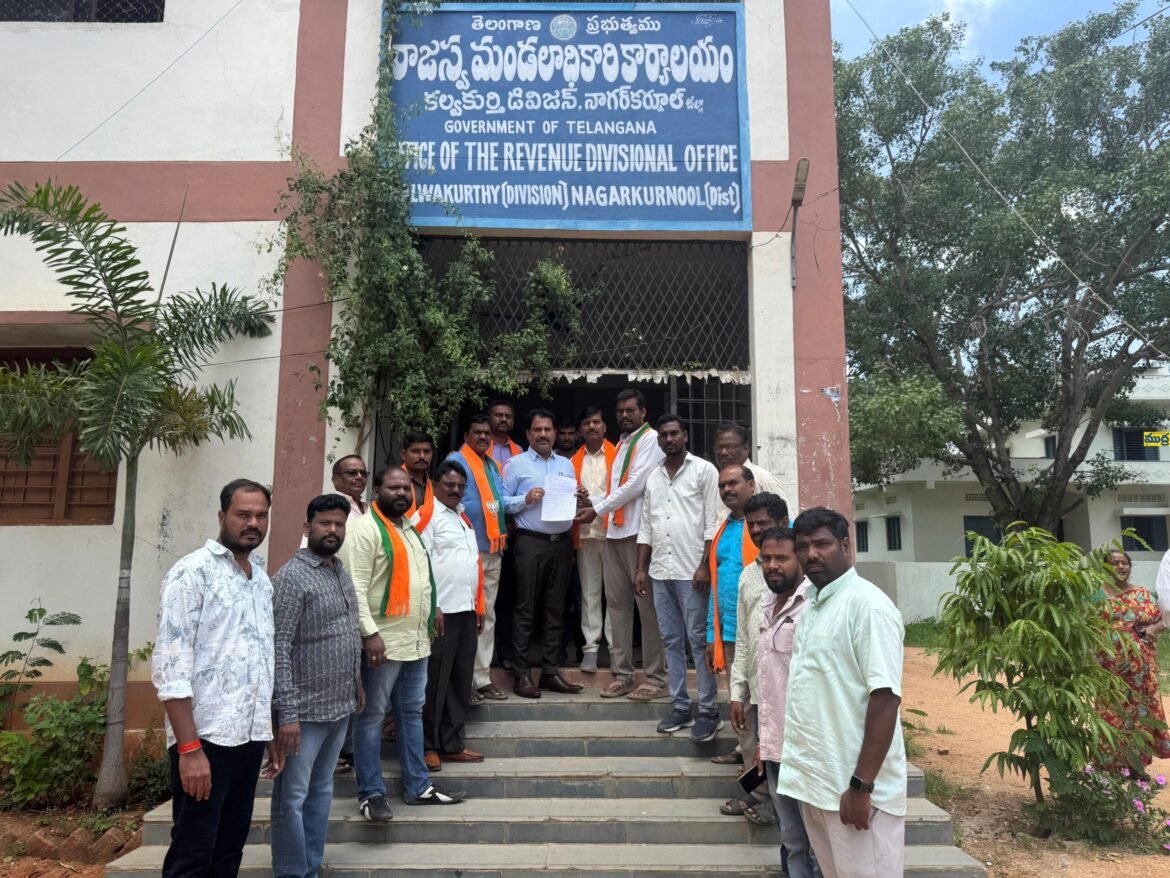 రేషన్ డీలర్లు సమయపాలన పాటించేలా చర్యలు తీసుకోవాలి
