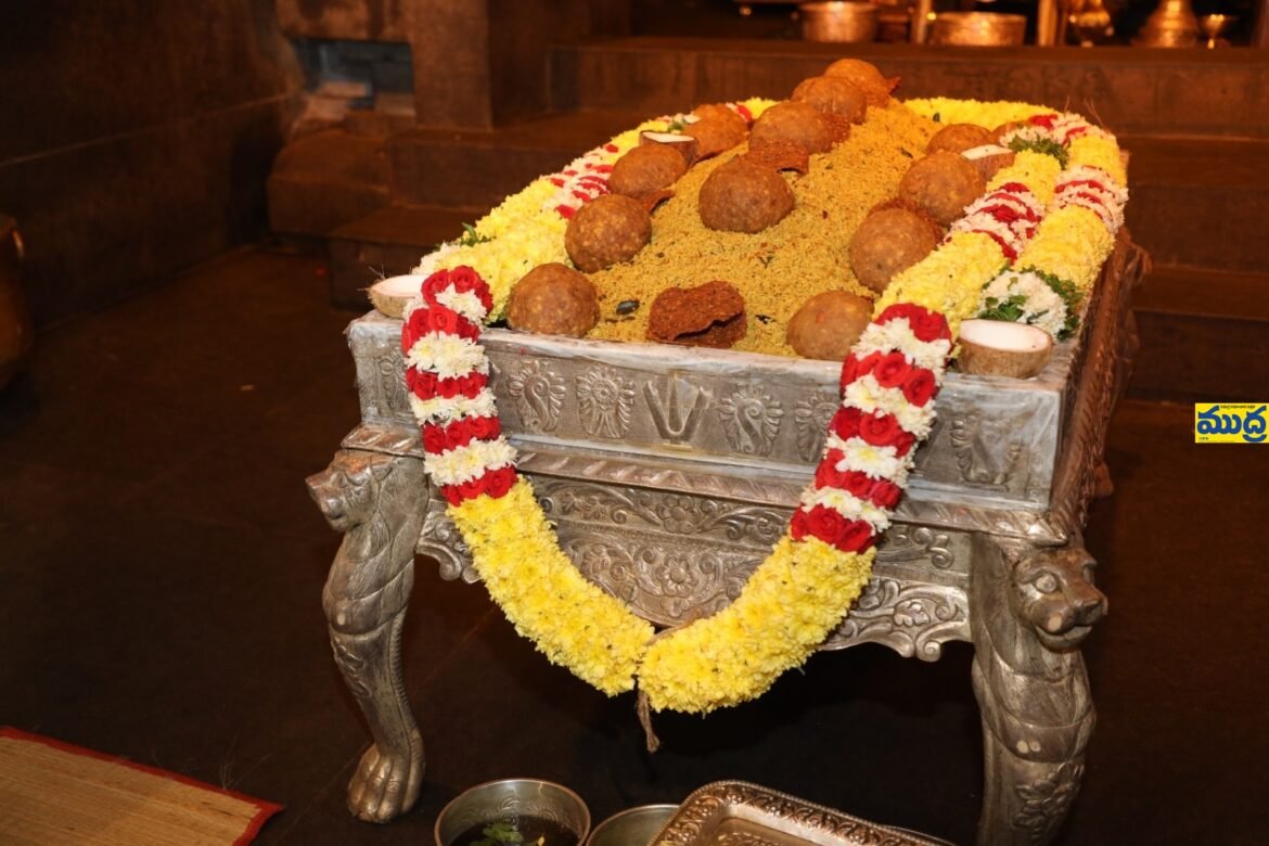 స్వర్ణ గిరిలో ఘనంగా తిరుప్పావడ తిరుప్పావడ
