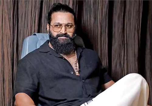 ఆటో నుండి ఆడి కార్ కార్ వరకు .. రిషబ్ శెట్టి ఇన్స్పైరింగ్ ఆటో నుండి ఆడి కార్ కార్ వరకు .. రిషబ్ శెట్టి ఇన్స్పైరింగ్ జర్నీ జర్నీ