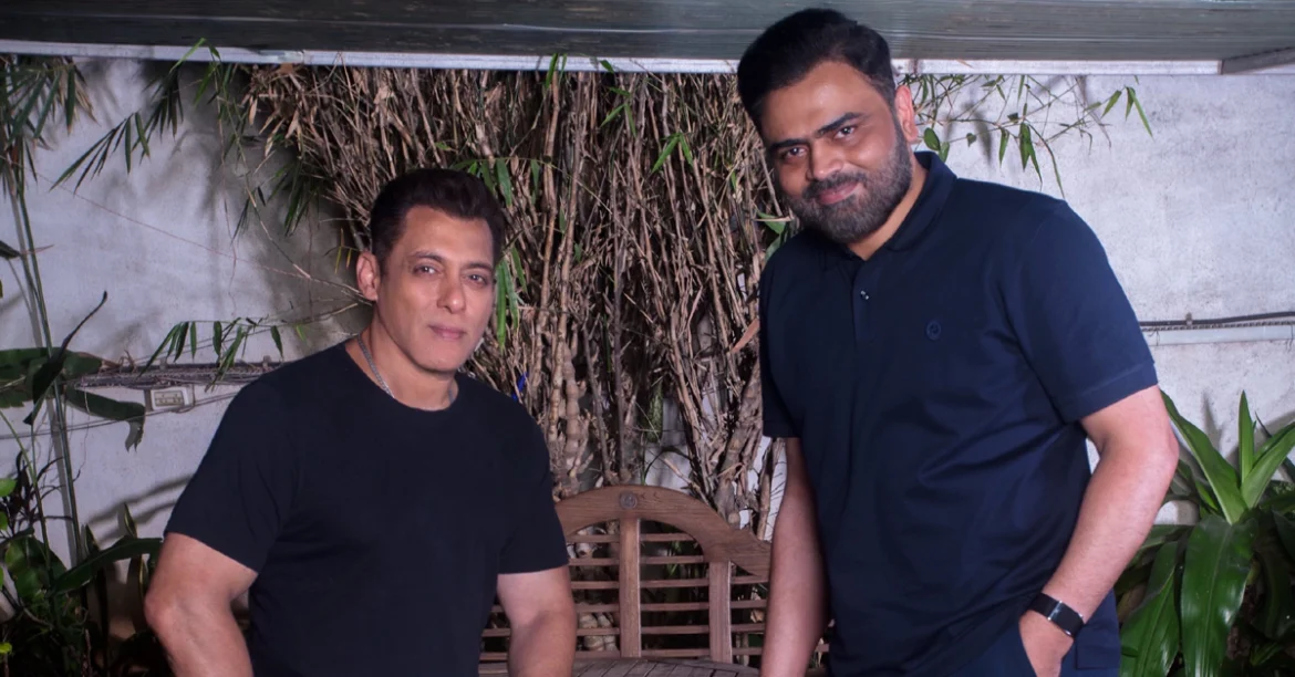 tmdb-header-middle-logo