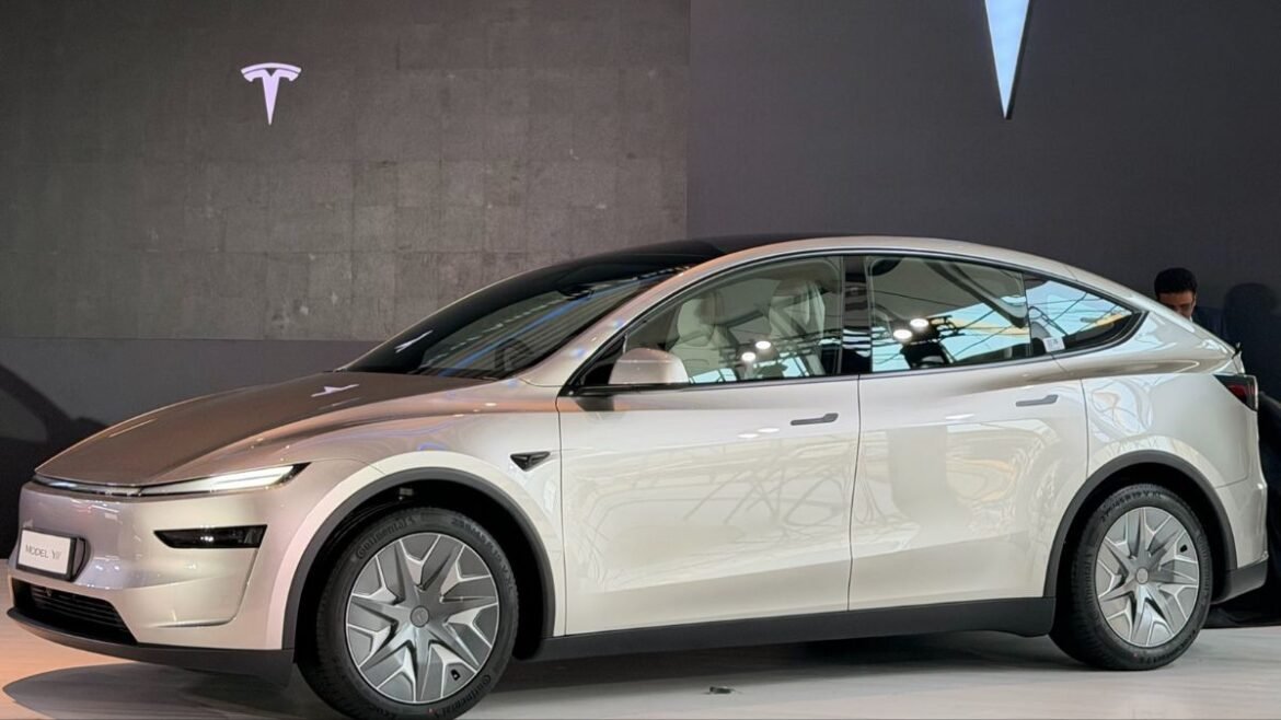 681 KM ర తో టెస్లా ఎంట్రీ, ఇండియన్ ఇంజన్ మార్కెట్స్ షేక్ | భారతదేశంలో టెస్లా మోడల్ YL అరంగేట్రం: ధర, 6-సీటర్ లగ్జరీ ఫీచర్లు మరియు జూన్ 2026 డెలివరీ టైమ్‌లైన్‌ను తనిఖీ చేయండి
