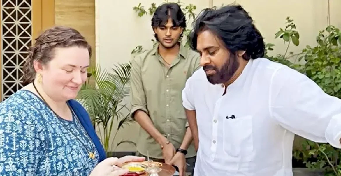 tmdb-header-middle-logo