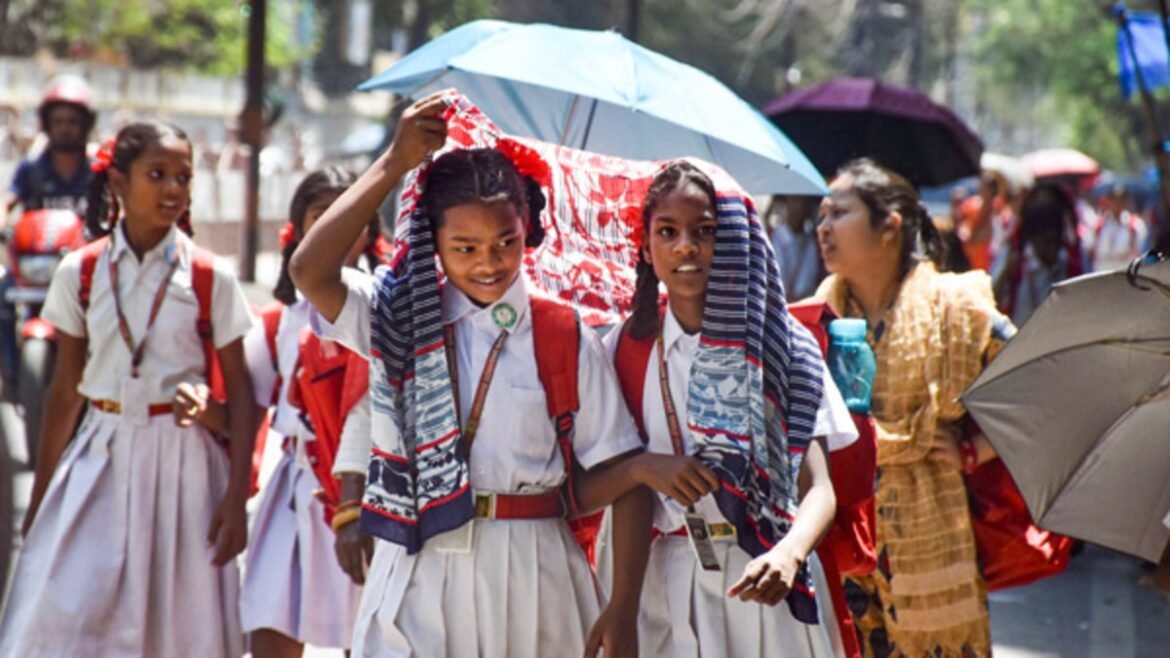 ఒంటి పూట బడుల వేళల్లో మార్పు, ఇక నుంచి..!? | రికార్డు ఉష్ణోగ్రతలు & వేడి తరంగాల మధ్య హాఫ్ డే పాఠశాలల సమయాన్ని మార్చాలని MSPTA ప్రభుత్వానికి సూచించింది
