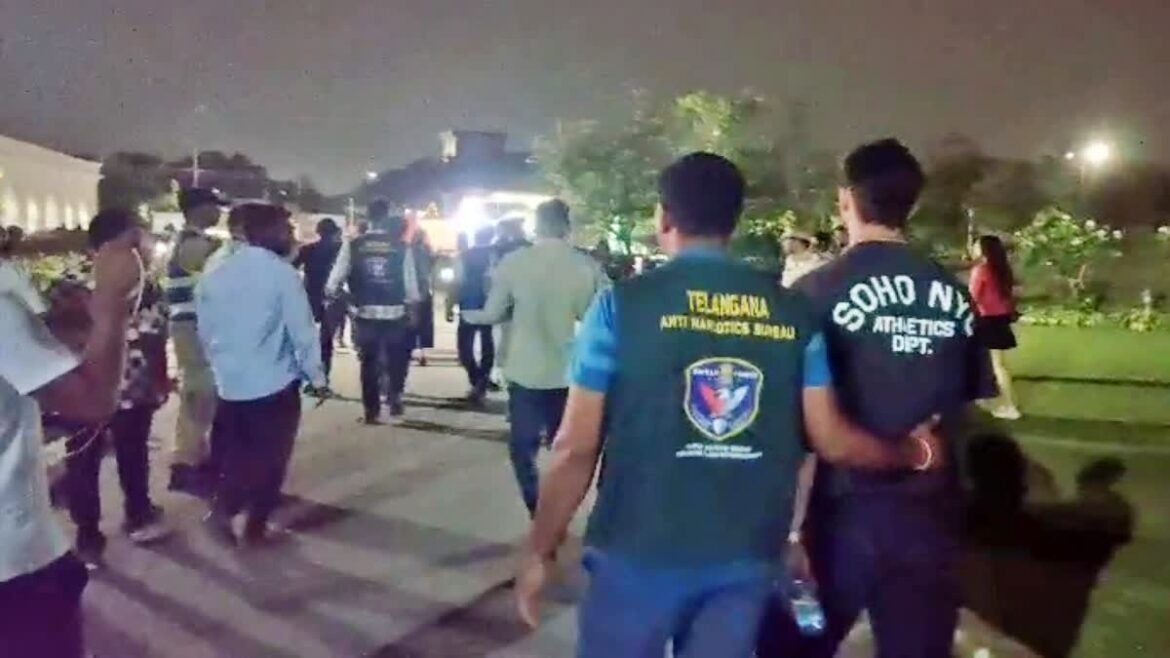 గోల్కొండ తారామతి రిసార్ట్ లో డ్రగ్స్ పార్టీ, బాలీవుడ్ నటులు, ఈగల్ టీమ్ షాకింగ్ రైడ్! | చారిత్రాత్మకమైన తారామతి బారాదరి రిసార్ట్‌లో డ్రగ్స్ రైడ్ నిర్వహించిన ఈగల్ టీమ్.. పట్టుబడ్డ బాలీవుడ్ నటులు
