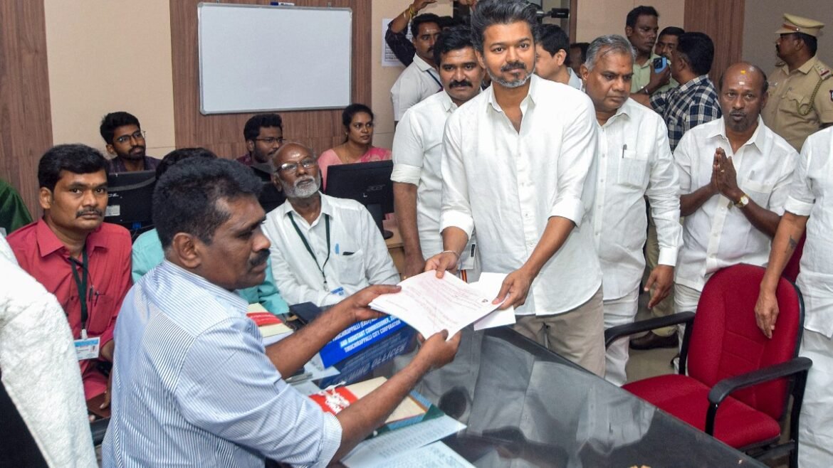 తమిళనాడు ఎన్నికలు: పోలింగ్ వేళ ఈసీకి విజయ్ లేఖ..! షాకింగ్ రిక్వెస్ట్..! | ఓటరు పెరుగుదల నేపథ్యంలో పోలింగ్ సమయాన్ని రెండు గంటల పాటు పొడిగించాలని ECని టీవీకే చీఫ్ విజయ్ కోరారు.
