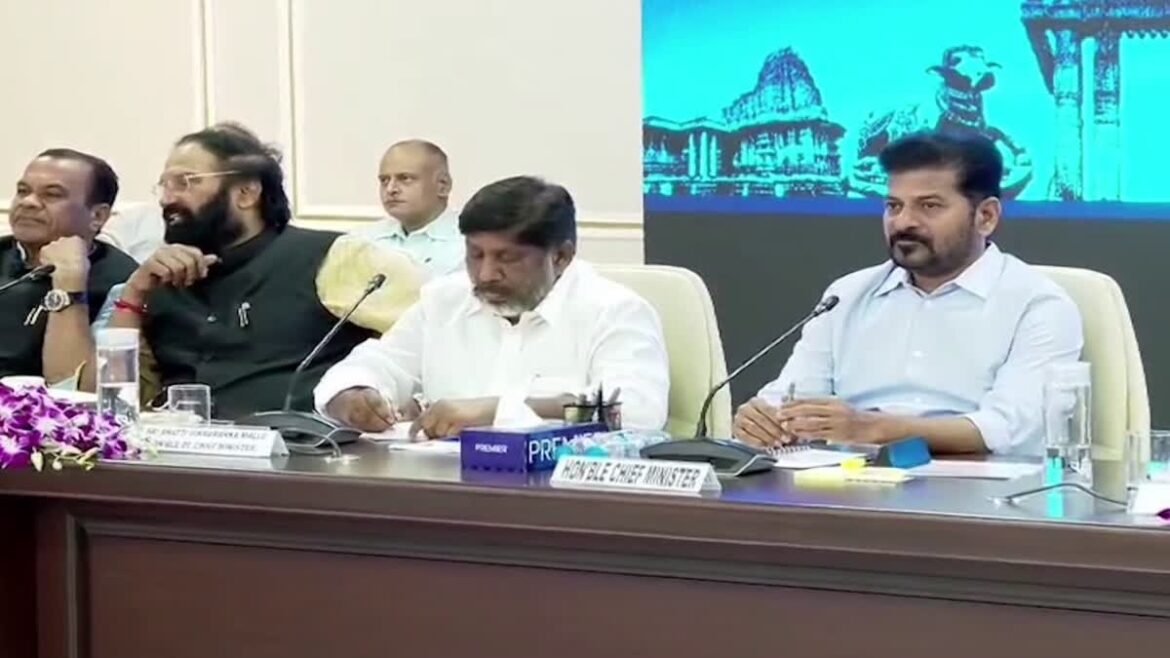 తెలంగాణ కేబినెట్ సమావేశం.. కీలక నిర్ణయాలు ఇవే.. | తెలంగాణ కేబినెట్ సమావేశం : సంక్షేమం, విధానపరమైన కీలక చర్యలను ప్రకటించిన ముఖ్యమంత్రి రేవంత్ రెడ్డి
