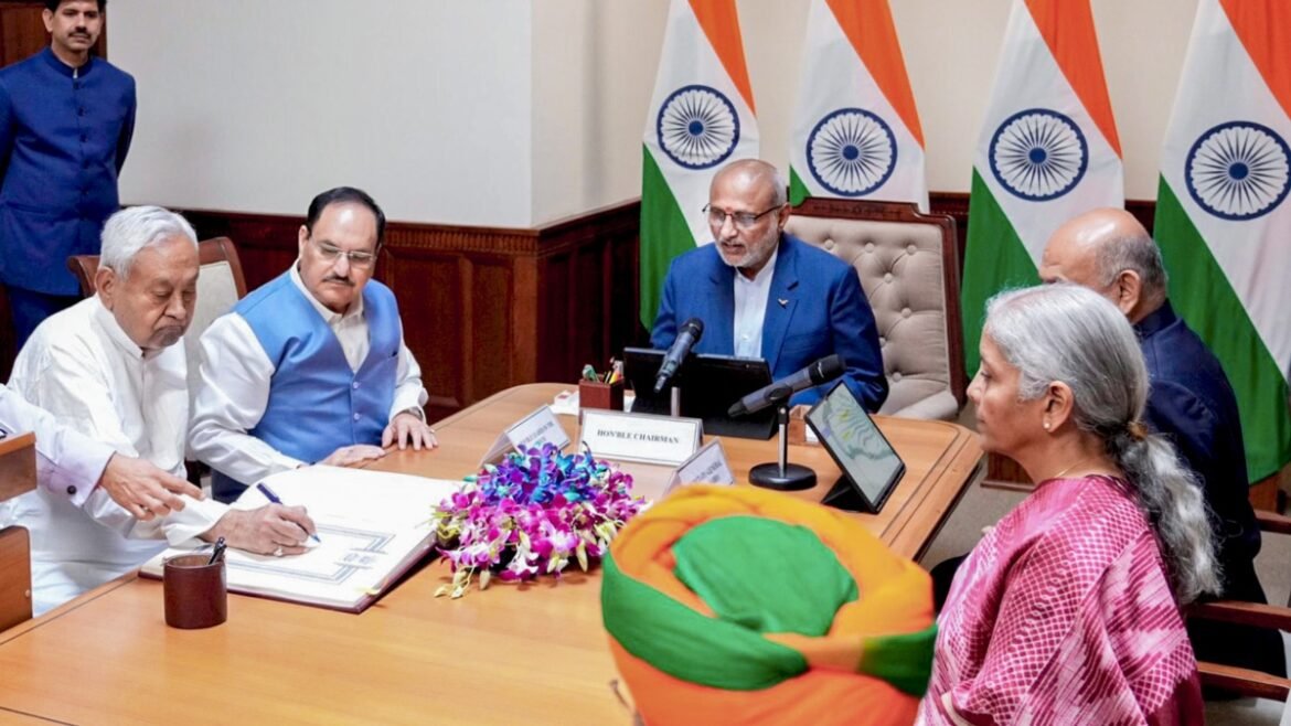 నితీష్ కొత్త ఎత్తుగడ.. కేంద్రానికి బిగ్ షాక్! | రాజ్యసభ నుండి JDU మరియు బీహార్ రాజకీయాలపై దృష్టి సారించేందుకు, కేంద్ర మంత్రివర్గ పదవిని నితీష్ కుమార్ తిరస్కరించారు, వివరాలు
