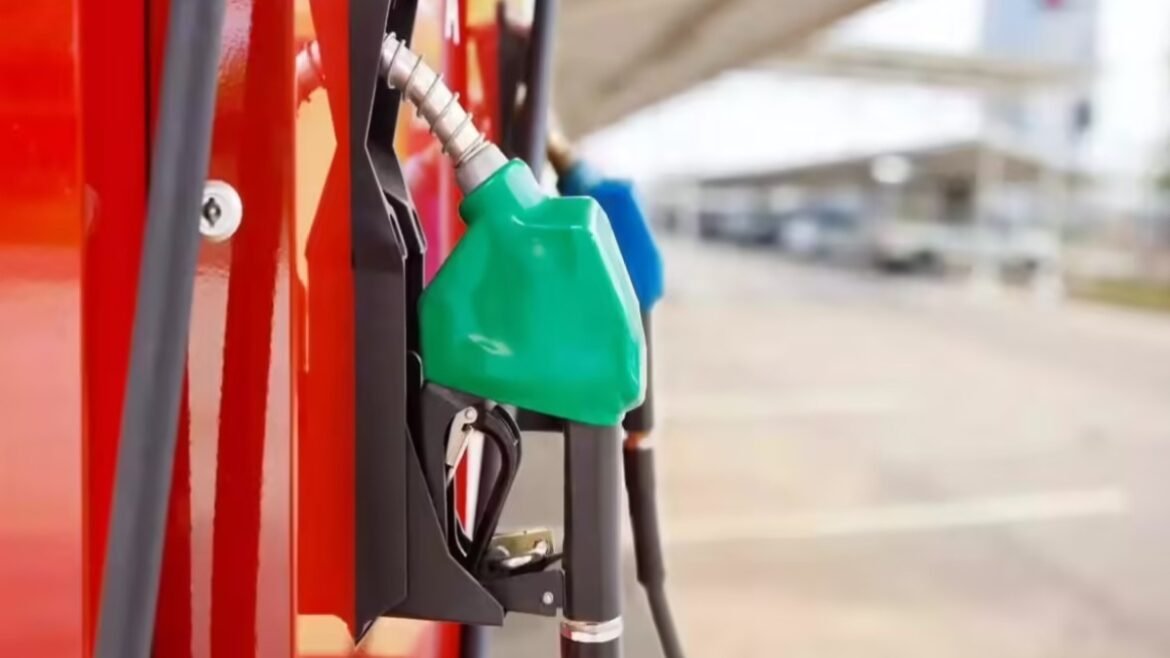 పేలిన డీజిల్ ట్యాక్స్ బాంబు- భారీగా పెంపు | భారతదేశం డీజిల్ ఎగుమతి సుంకాన్ని రూ. 55.5/లీటర్‌కు రూ. 34 పెంచింది, తక్షణ ప్రభావం ATF మరియు HSD లెవీస్ క్లైంబ్
