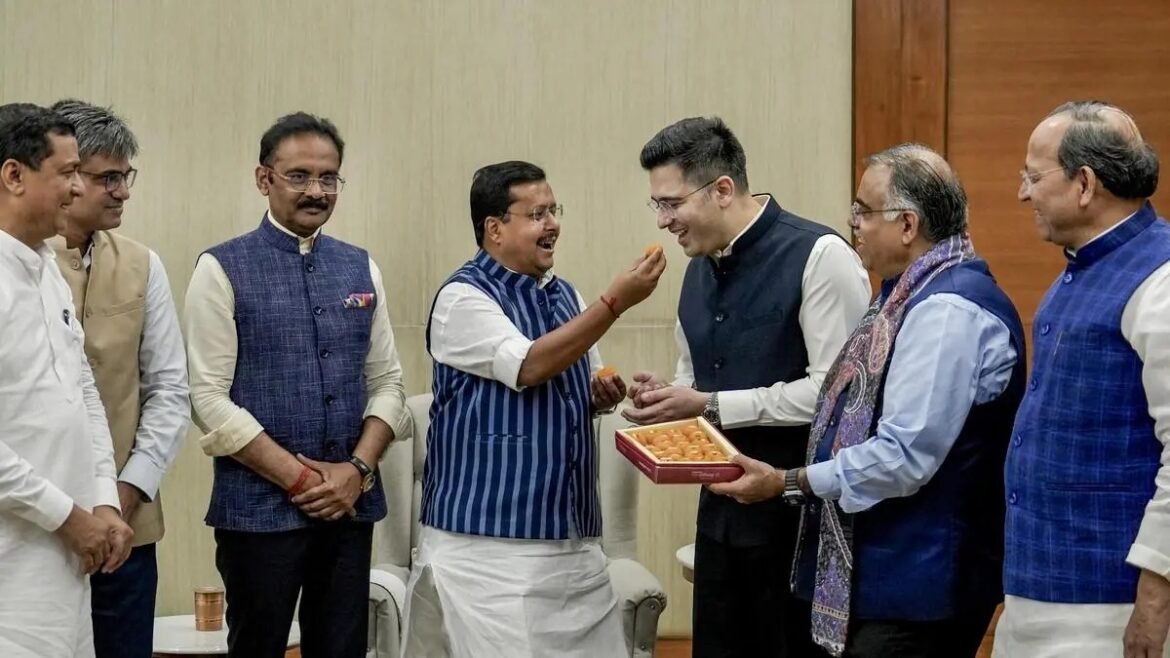 బీజేపీలో చేరిన ఆప్ ఎంపీల ఎపిసోడ్ లో బిగ్ ట్విస్ట్, వాట్ నెక్స్ట్...!! | పార్టీ నుంచి వైదొలిగిన 7 మంది ఎంపీలను తొలగించాలని కోరుతూ ఆప్ రాజ్యసభ ఛైర్మన్‌కు వినతిపత్రం సమర్పించింది.
