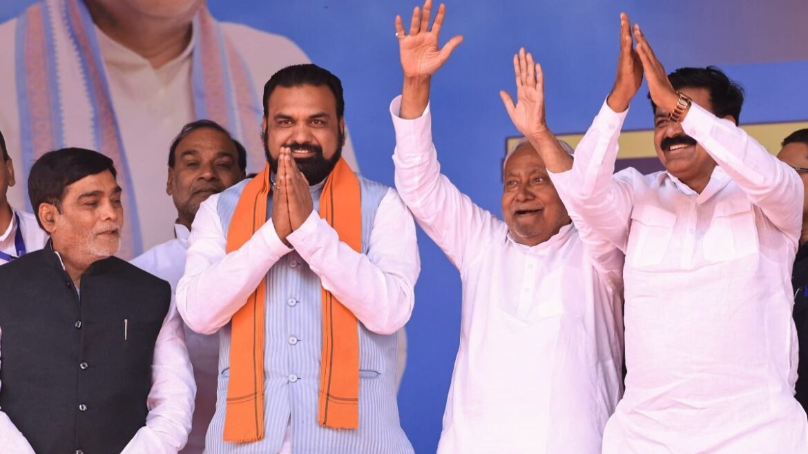 బీహార్ సీఎంగా లాలూకు నమ్మినబంటు: నాడు రబ్రీదేవి కేబినెట్ లో మంత్రి | బీజేఎల్పీ నేతగా ఎన్నికైన సామ్రాట్ చౌదరి బీహార్ కొత్త సీఎంగా ఏప్రిల్ 15న ప్రమాణ స్వీకారం చేయనున్నారు.
