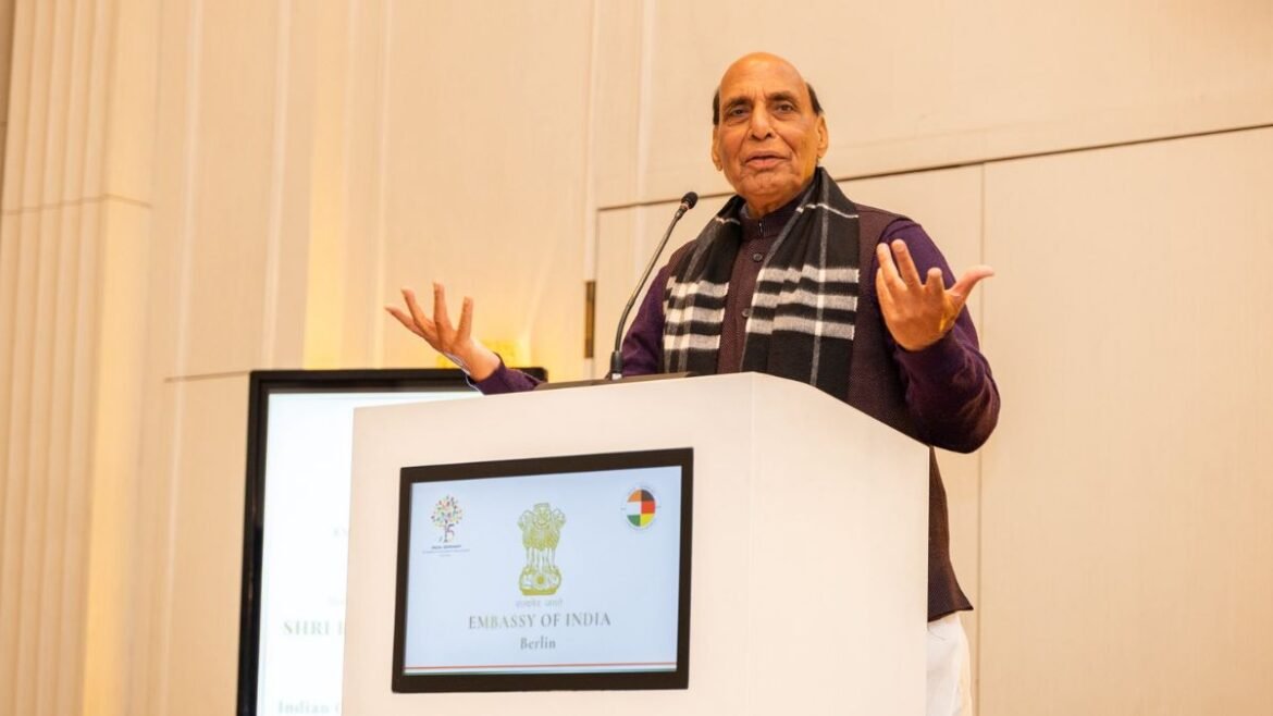 భారత్‌పై కన్నెస్తే 'డాట్.. డాట్.. డాట్..': పాకిస్థాన్‌కు మాస్ వార్నింగ్! | రాజ్‌నాథ్ సింగ్ బెర్లిన్‌లో పాకిస్తాన్‌ను హెచ్చరించాడు: 'భారత భద్రతకు ముప్పు ఏర్పడితే ఊహించని ప్రతిస్పందనను ఆశించండి'
