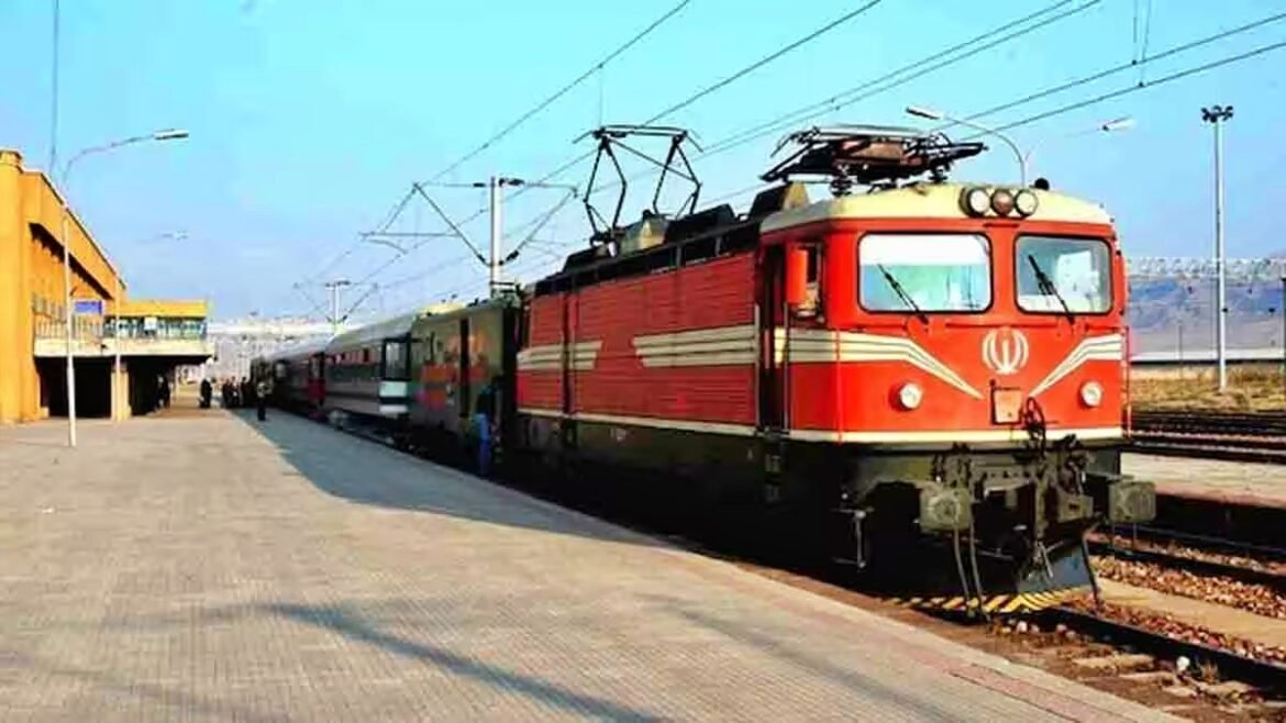 రానున్న 12 గంటల రైలులో ప్రయాణం చేయకండి: ప్రజ‌ల‌కు కీల‌క హెచ్చ‌రిక‌లు | ఇరాన్‌కు ఇజ్రాయెల్ హెచ్చరికలు రైళ్లను ఉపయోగించవద్దు లేదా రైల్వే ట్రాక్‌లను చేరుకోవద్దని ఇరాన్‌కు ఇజ్రాయెల్ హెచ్చరించింది
